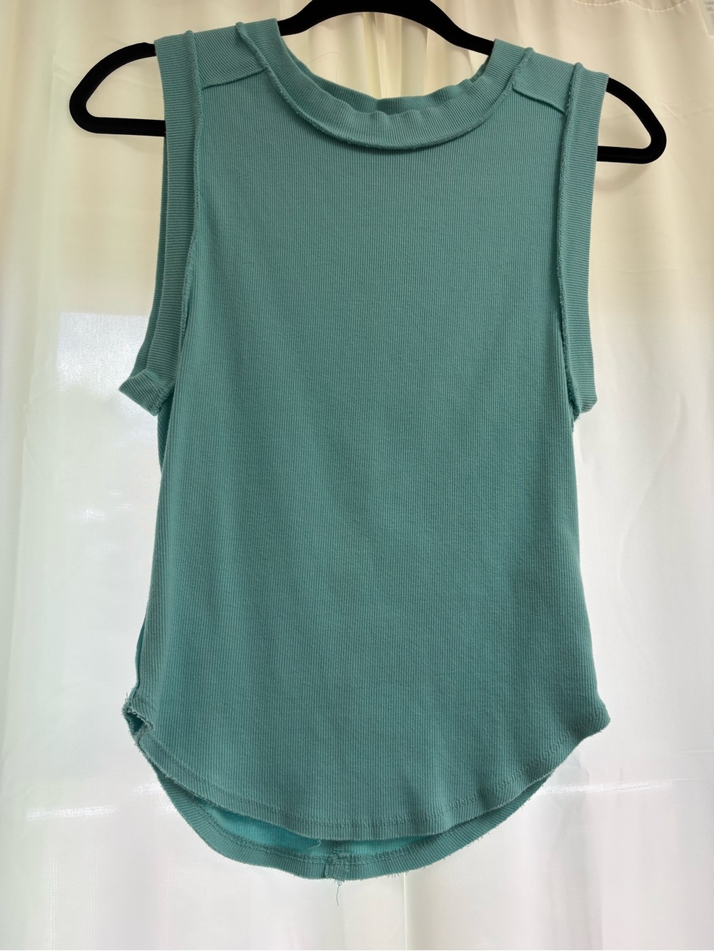 FREE PEOPLE LIGHT GREEN TANK SIZE LARGE